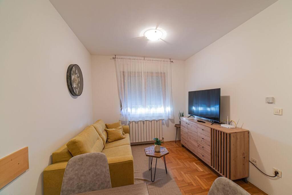 Mr 1 Apartment